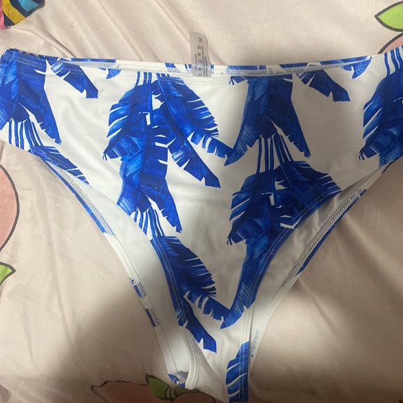 SHEIN plus size  floral bikini bottoms - Picture 2 of 3